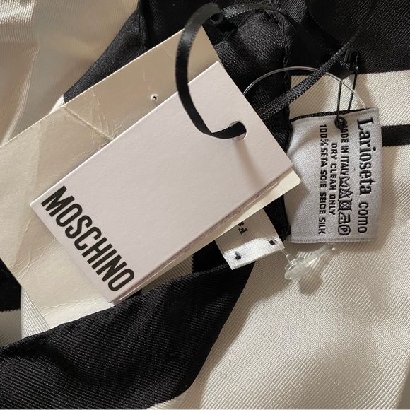 Moschino: COUTURE! Black & White 100% silk LOGO scarf NWT - Picture 5 of 6